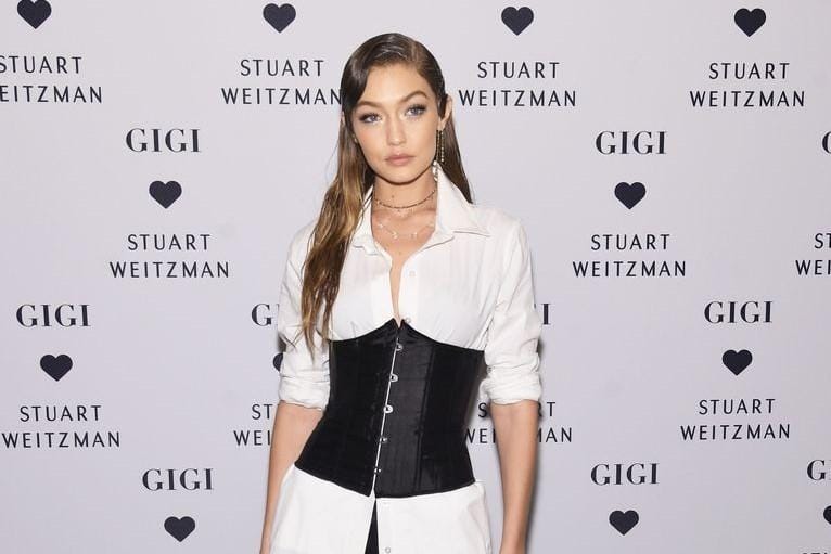 Koleksi Sepatu Mules Terbaru Gigi Hadid x Stuart Weitzman