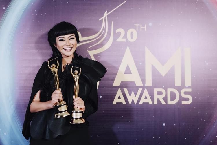 Instagram: @yurayunita