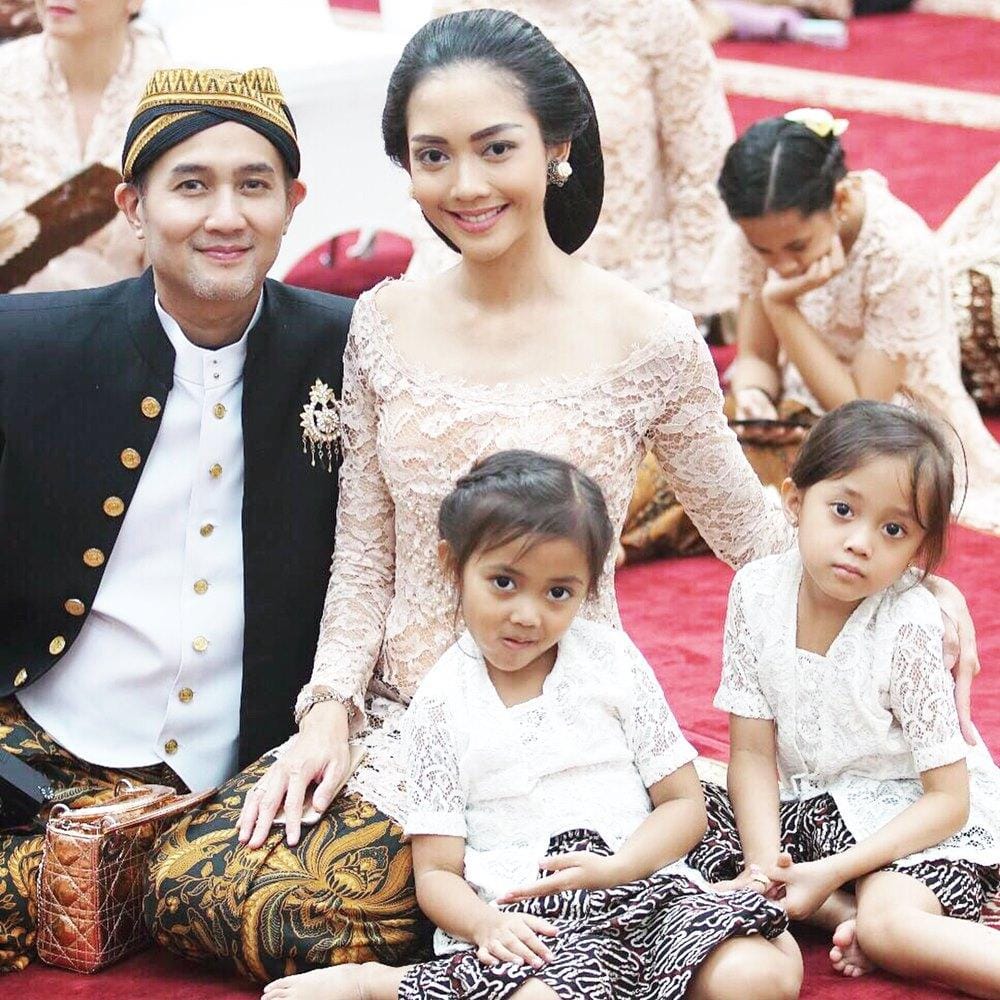 Instagram @ririndwiariyanti