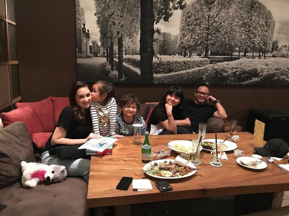 Instagram @monaratuliu