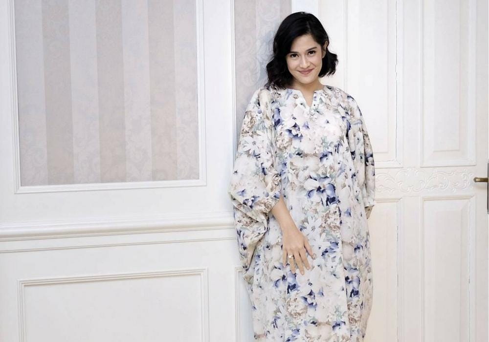 Dian Sastrowardoyo Buktikan Bahwa Ibu Rumah Tangga Juga Harus Berpendidikan Tinggi