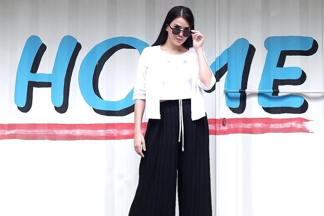 Contek 5 Tips Mix n Match Memakai Atasan Putih Dari Alice Norin Yuk!
