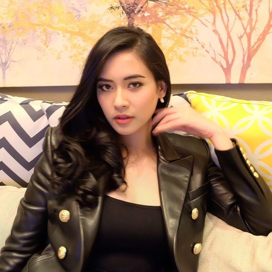 Instagram.com/elviradevinamira