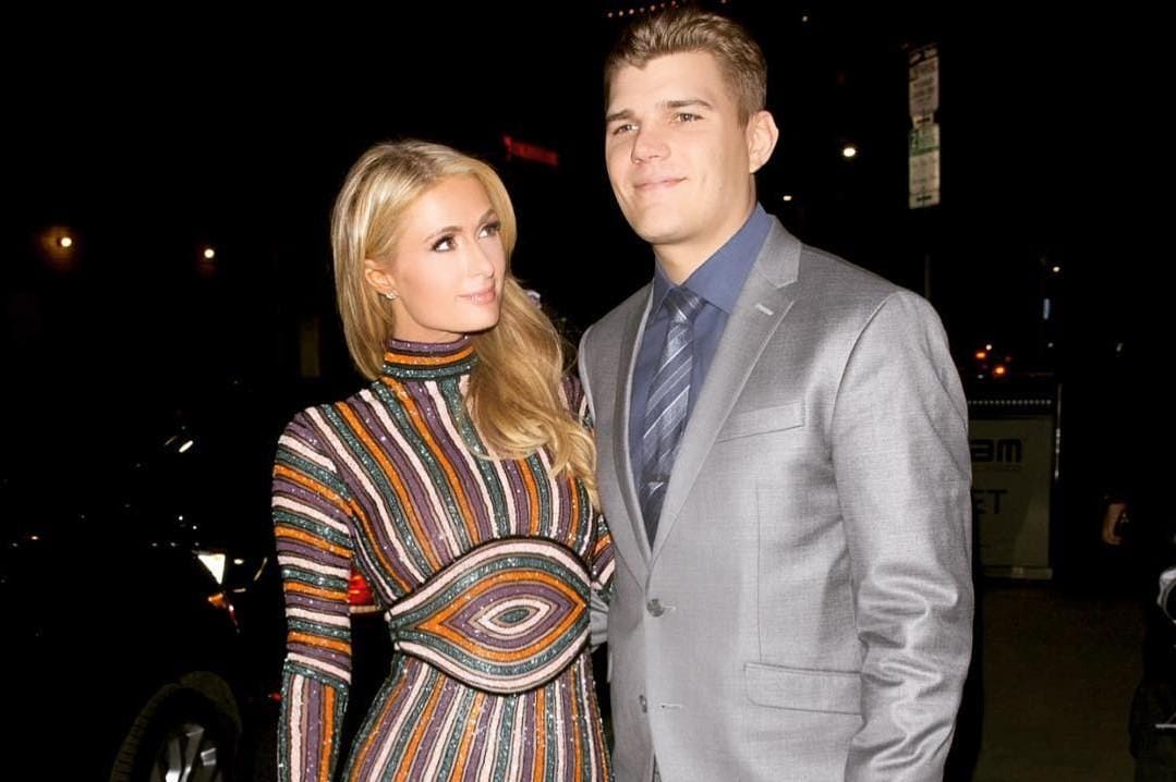 Selalu Tampil Modis, Ini Potret Paris Hilton dan Chris Zylka