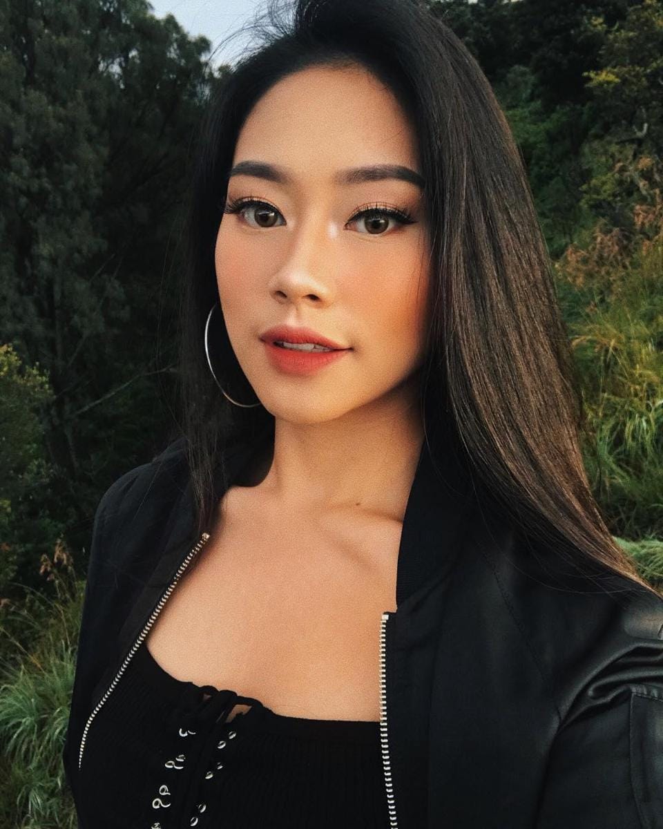 Instagram.com/ClaudiaNovira