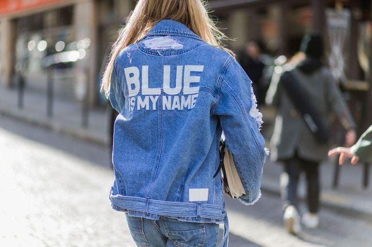 #PopbelaOOTD: Tampil Edgy dengan Jaket Denim yang Statement