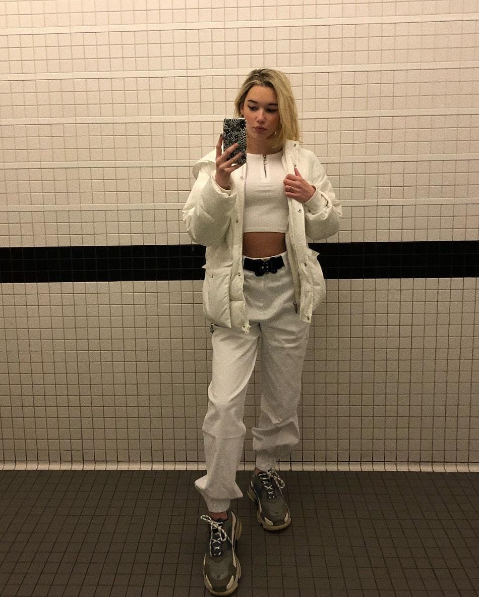 Instagram.com/sarahfuckingsnyder