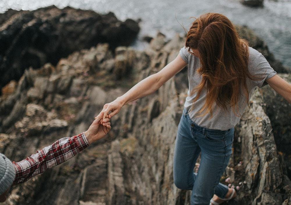  unsplash.com/Felix Russell-Saw