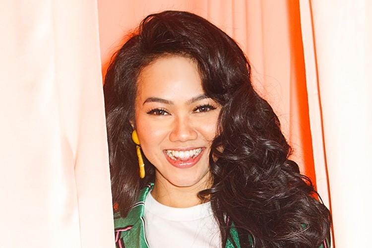 Photographer: Ila Schaffer, Stylist: Monica Nadira, Makeup Artist: Gisela Vianney -Outfits & Accessories: Bershka & Shopatvelvet, Accesories: ZARA 