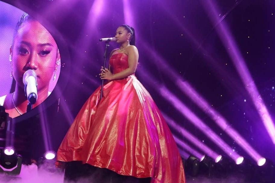 Gaya Elegan Maria Simorangkir Di Panggung Indonesian Idol 2018