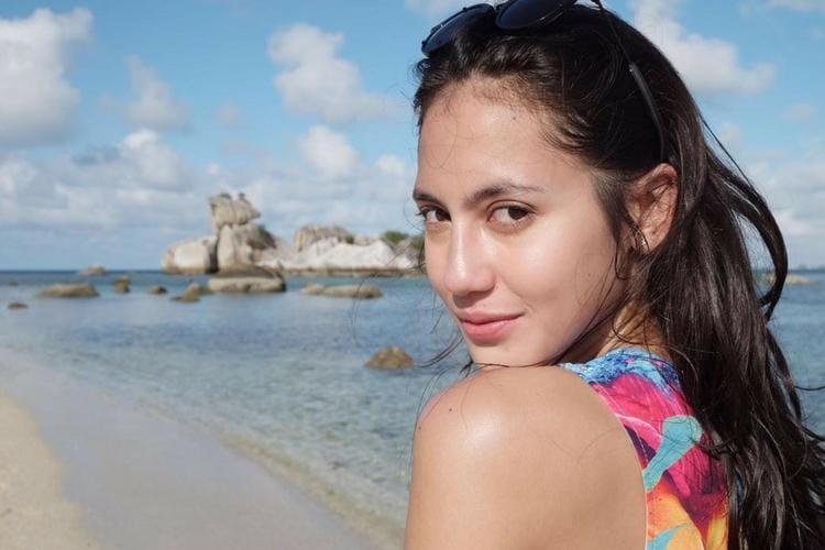 Instagram.com/@pevpearce