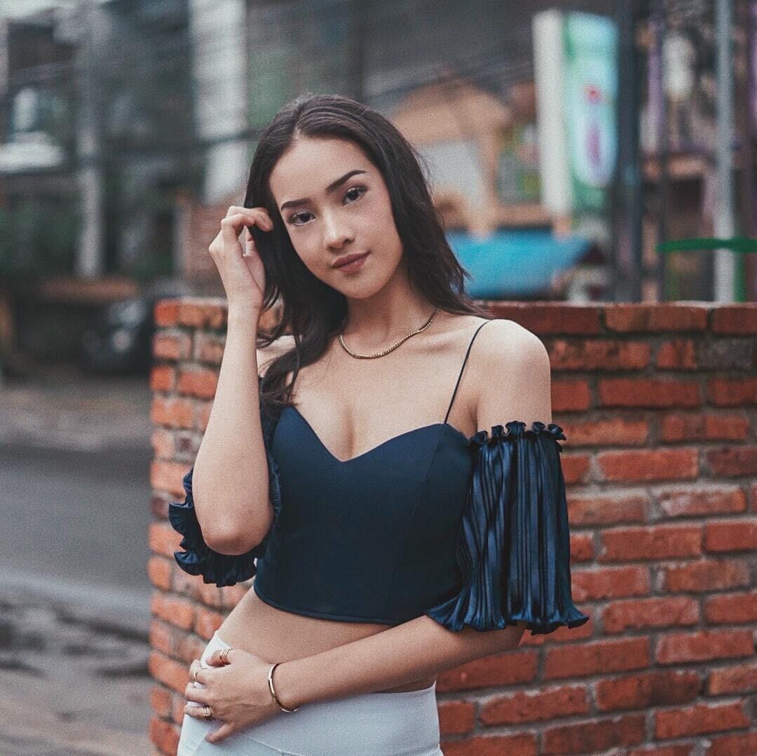 Instagram.com/Anya Geraldine