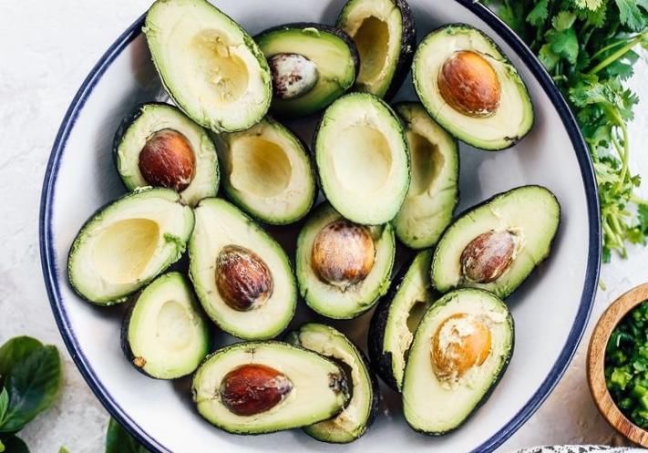 thecollegehousewife.com