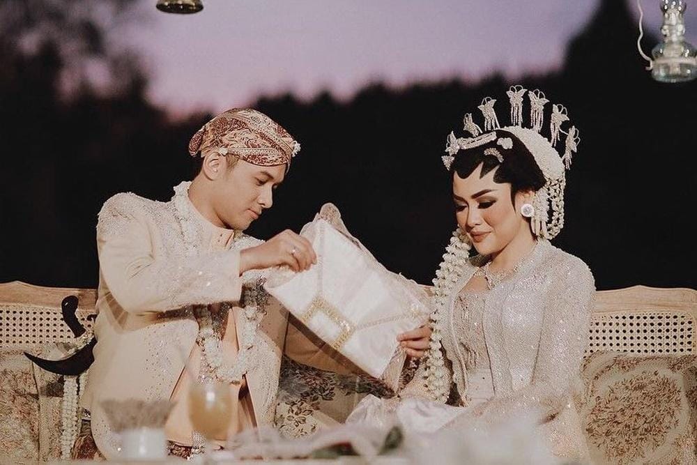 Instagram.com/thebridedept, aldiphoto