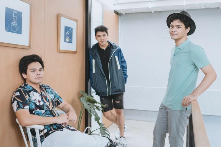 Photographer: Ismail Ibnu Pasha, Stylist: Lindyra Cesara, Makeup Artist: Kay Mori, Outfits and Accessories: H&M