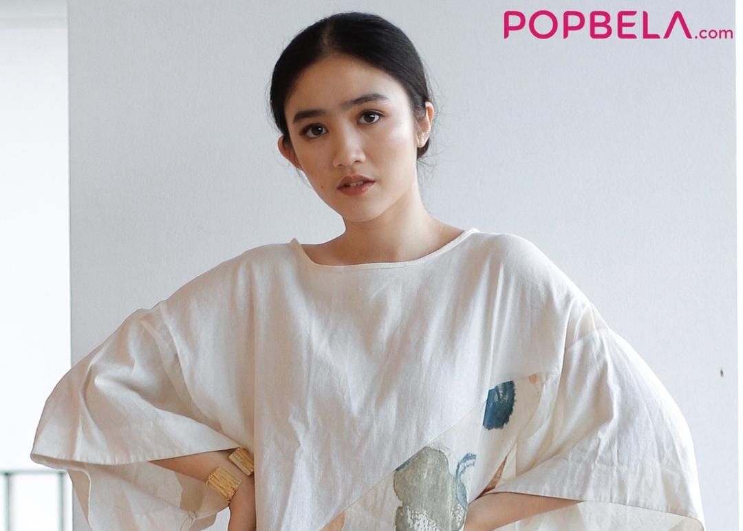 Photographer: Ivan Varth, Stylist: Lindyra Cesara, Makeup Artist: Kay Mori, Outfits: Imaji Studio -Accessories: Alenka & Margo, Location: OnThree, Senopati