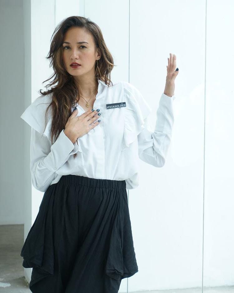 Instagram.com/nadinelist