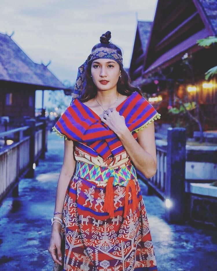 Instagram.com/nadinelist