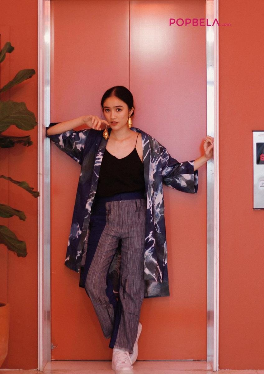 Photographer: Ivan Varth, Stylist: Lindyra Cesara, Makeup Artist: Kay Mori, Outfits: Imaji Studio -Accessories: Alenka & Margo, Location: OnThree, Senopati