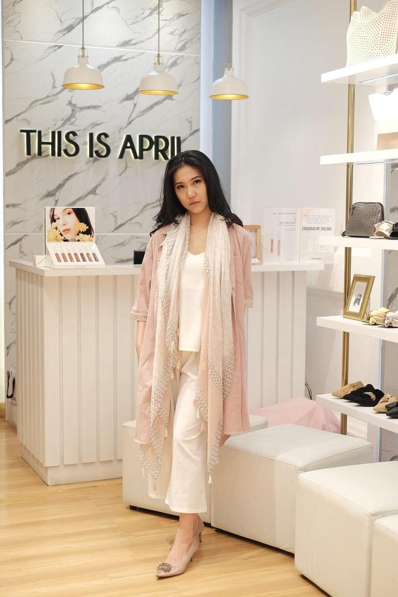 Popbela.com/thisisapril