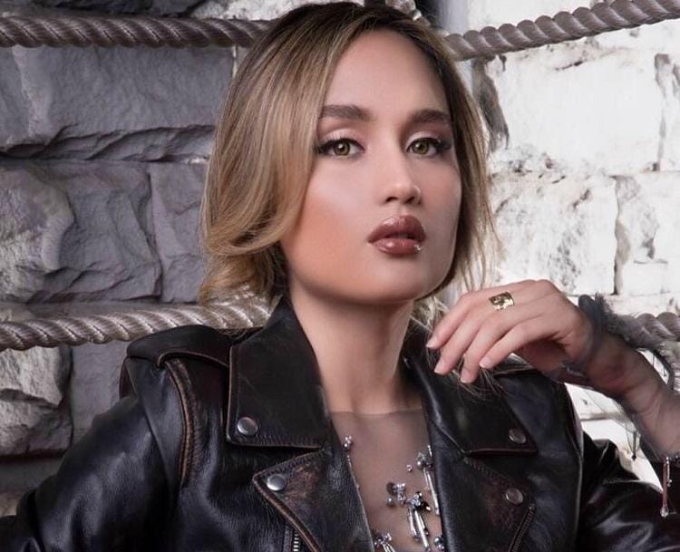 instagram.com/claurakiehl