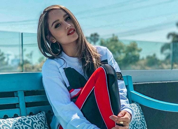 instagram.com/claurakiehl