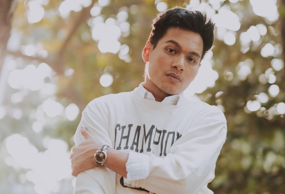 Photographer: Refa Adiredja, Fashion Editor: Michael Richards, MUA: Jilly Loren, Outfits: Champion, Stussy Available at 707.co.id