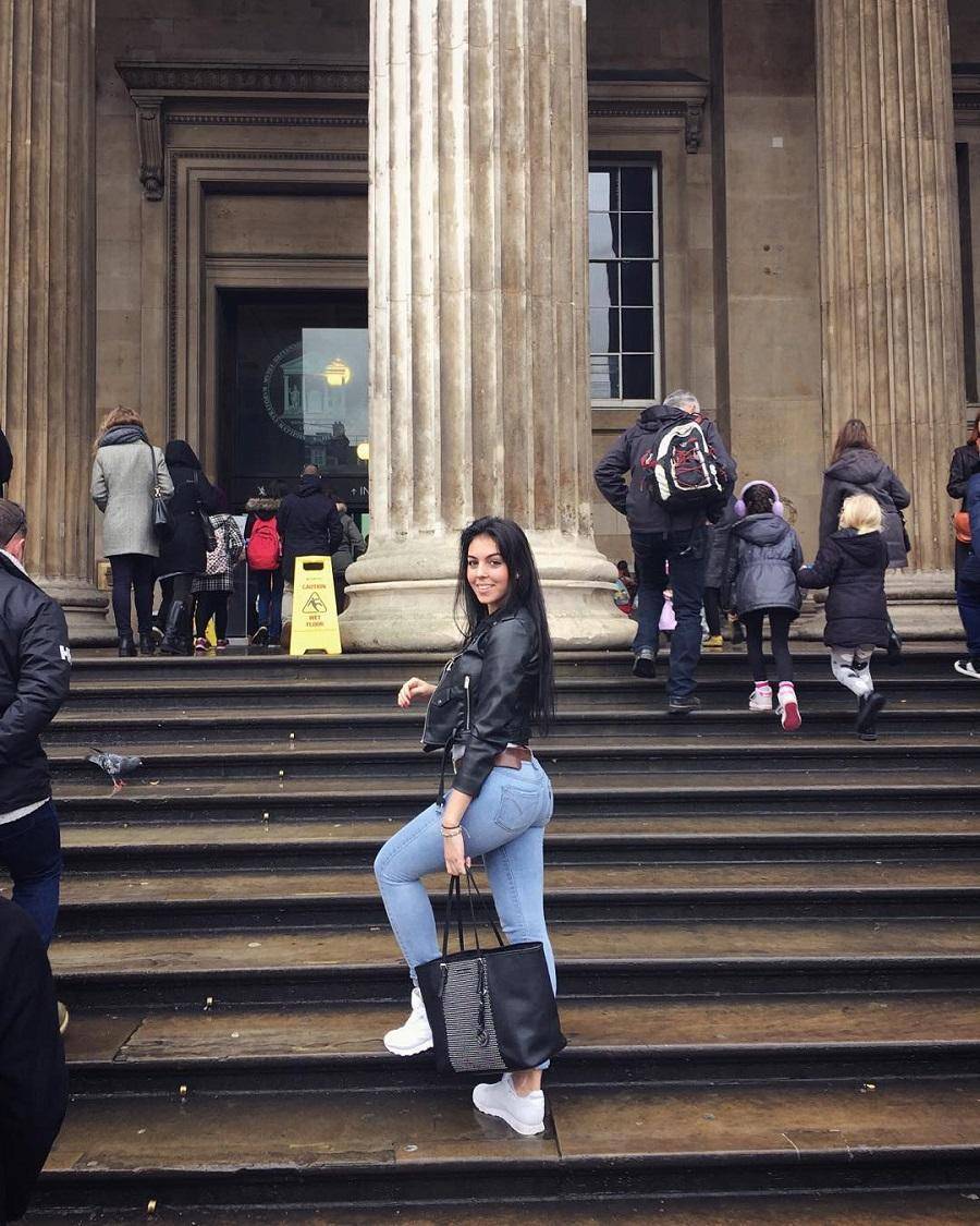 Instagram.com/georginagio