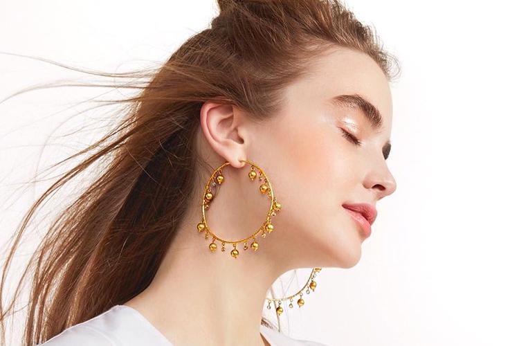 #PopbelaOOTD: Pilihan Anting Hoop Kece Favorit Para Artis