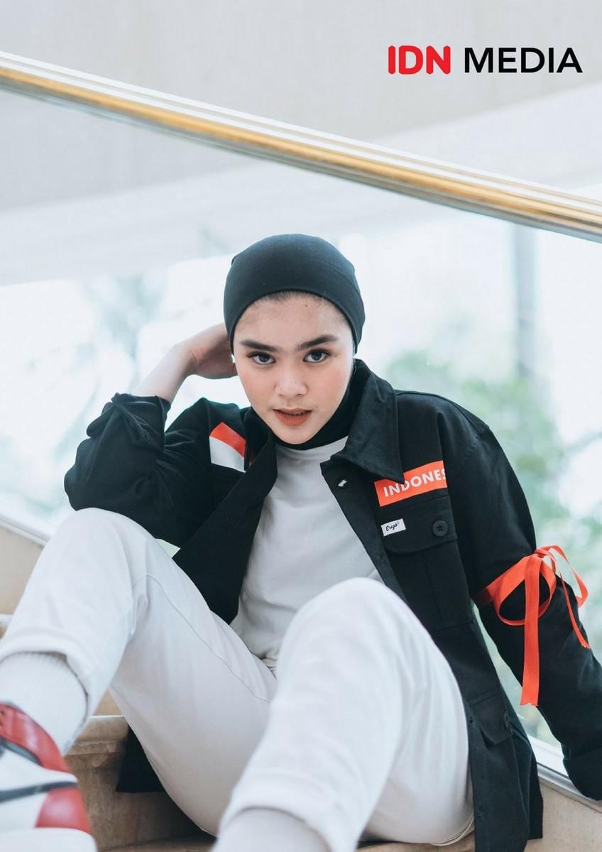 Supported by: Kemendikbud (Indonesiana),Wardrobe: Erigo, Location: Monumen Proklamasi, Make Up Artist: Giovannivika (Hellobeauty.id),Photographer: Ismail Ibnu Pasha