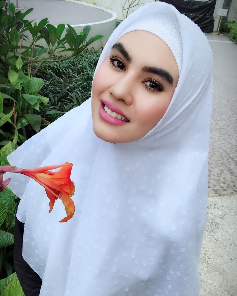 Instagram.com/kartikaputriworld