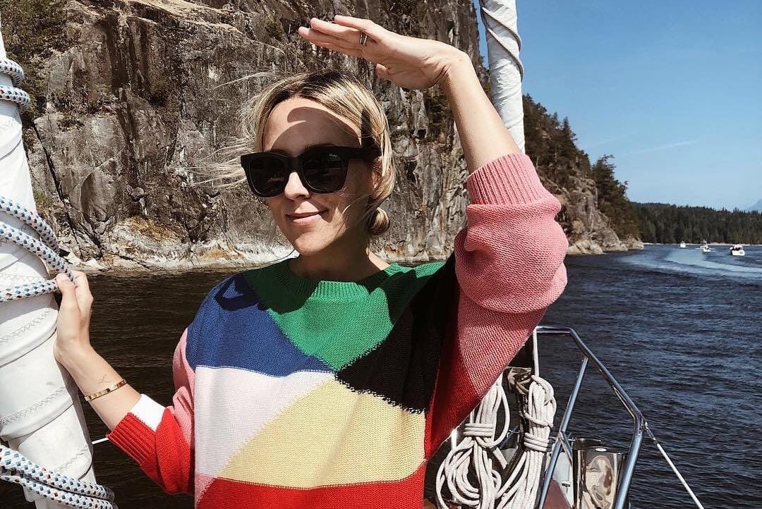 #PopbelaOOTD: Andalkan Sweater saat Berlibur
