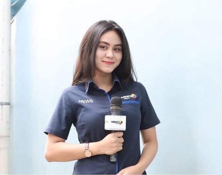 Mengenal Dwinda Ratna, Wartawan Gosip yang Jadi Tunangan ‘Tukang Ojek’