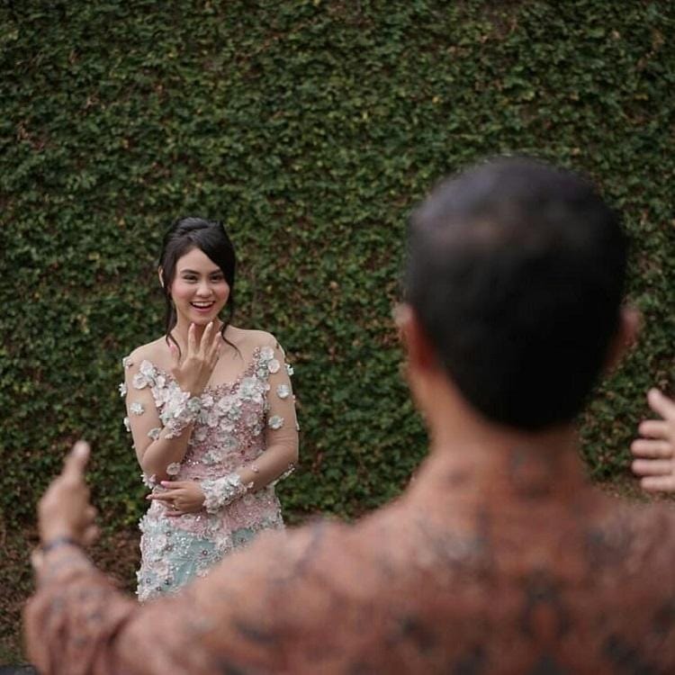 instagram.com/yanis_kebaya