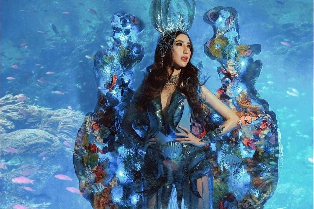 Bertemakan Keindahan Laut Lombok, Intip Kerennya Busana Nadia Purwoko
