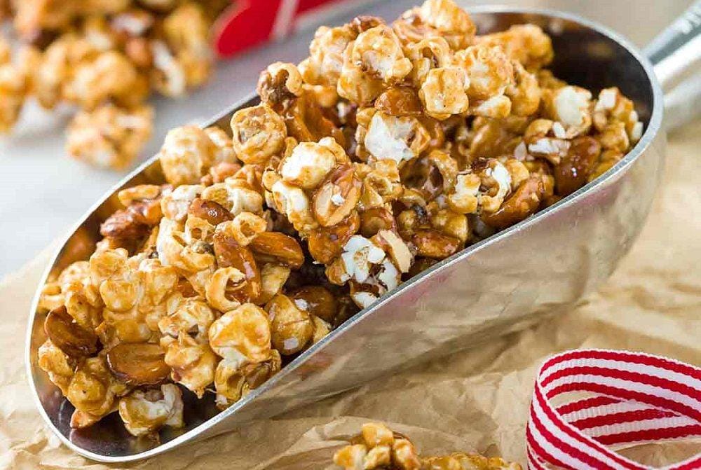 5 Tips Hemat Beli Makanan di Gerai Bioskop