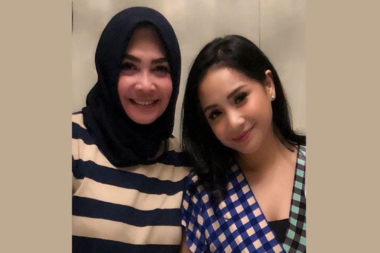 5 Potret Manis tentang Hubungan Nagita Slavina dan Mama Rieta