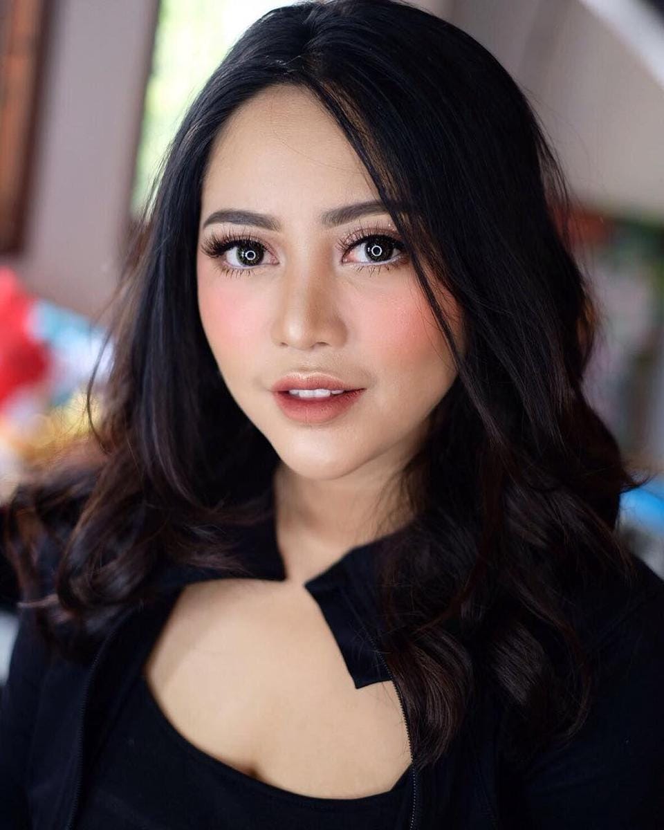 Instagram.com/rachelvennya