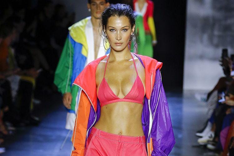 Trend Pakai Baju Renang untuk Look Sehari-hari, Berani Coba?!