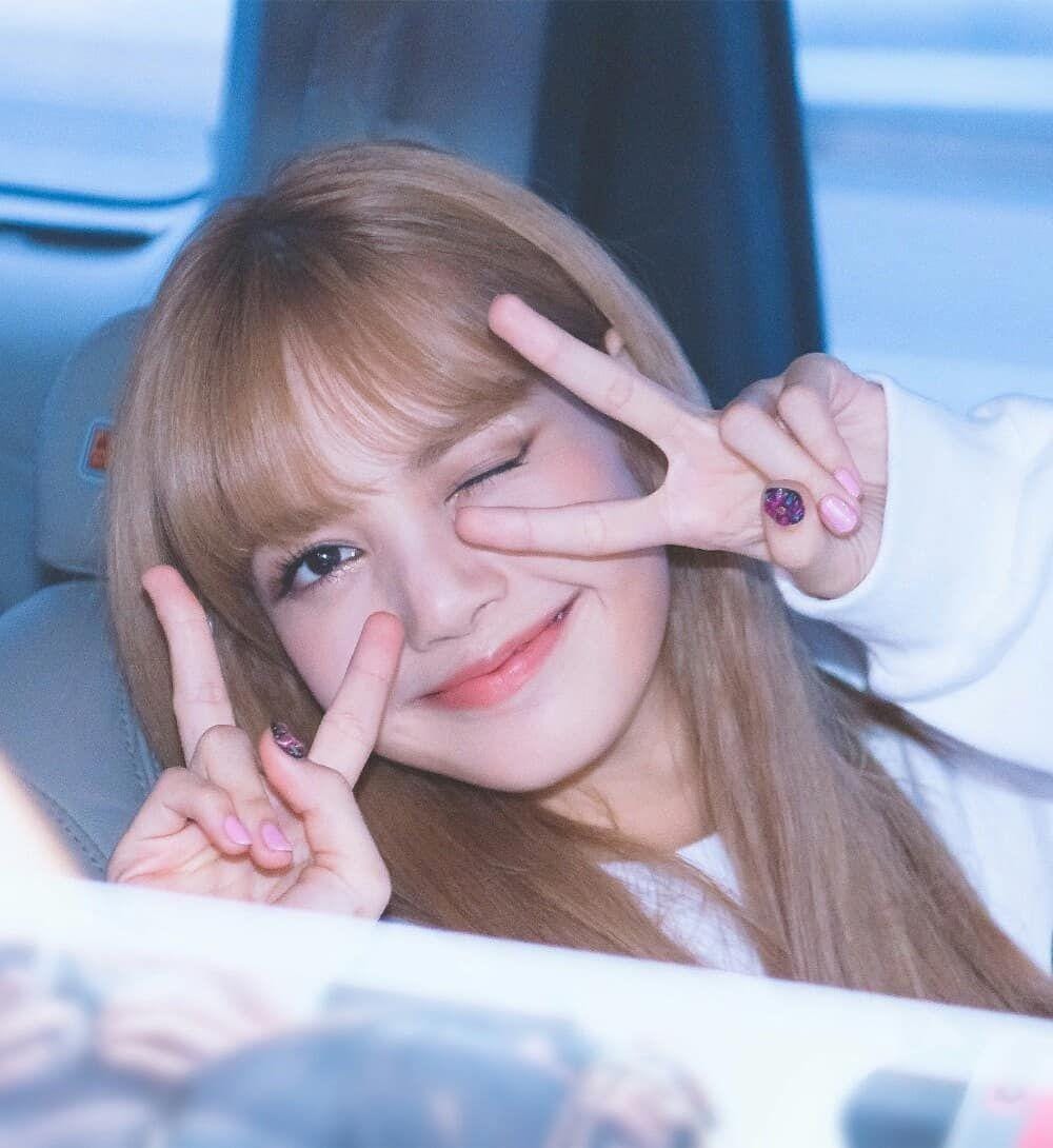 instagram.com/lisa.blackpink