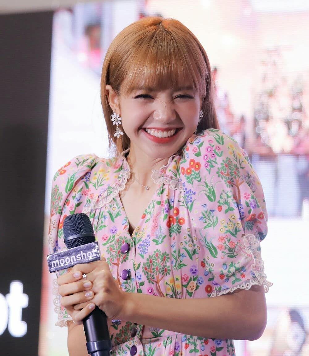 instagram.com/lisa.blackpink