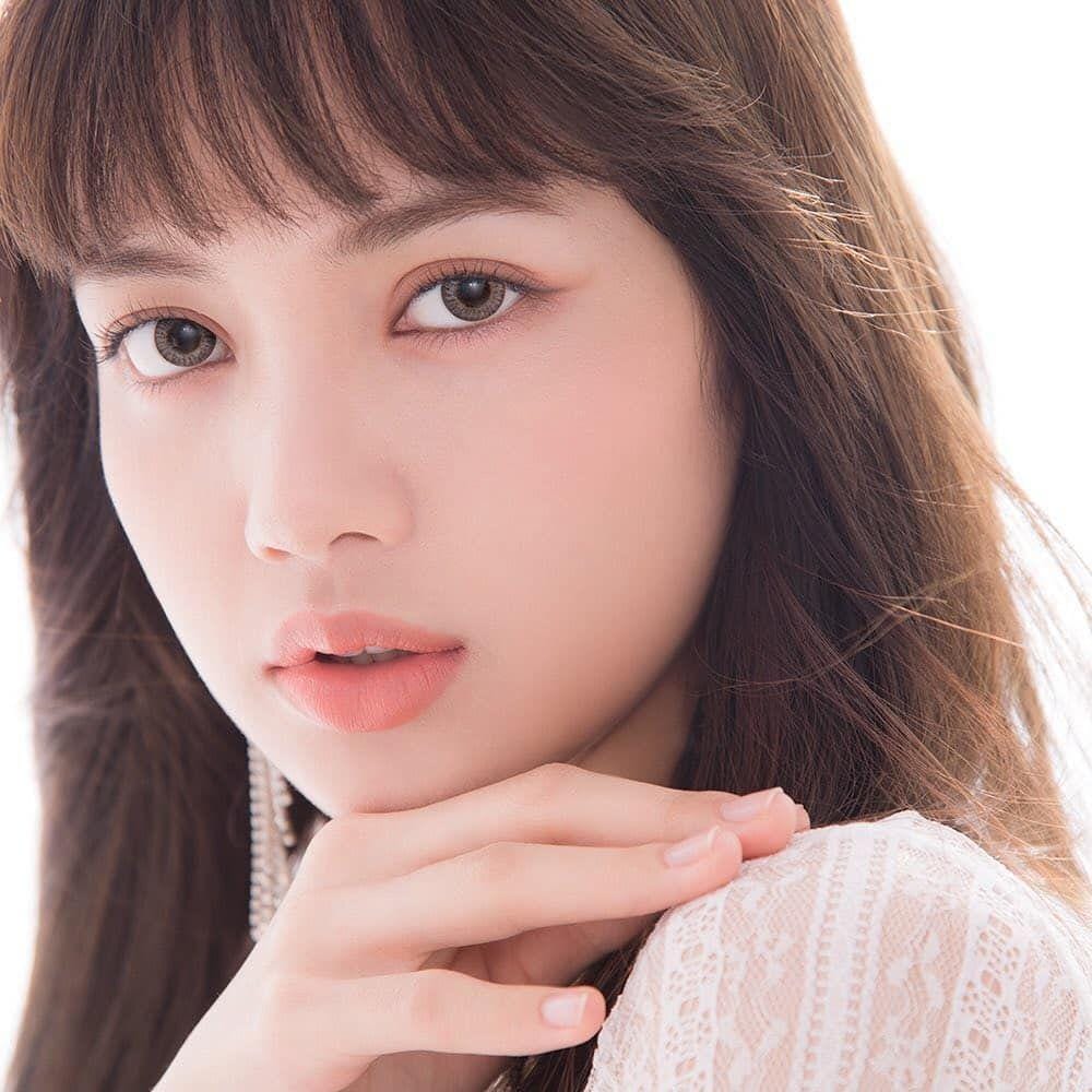 instagram.com/lisa.blackpink