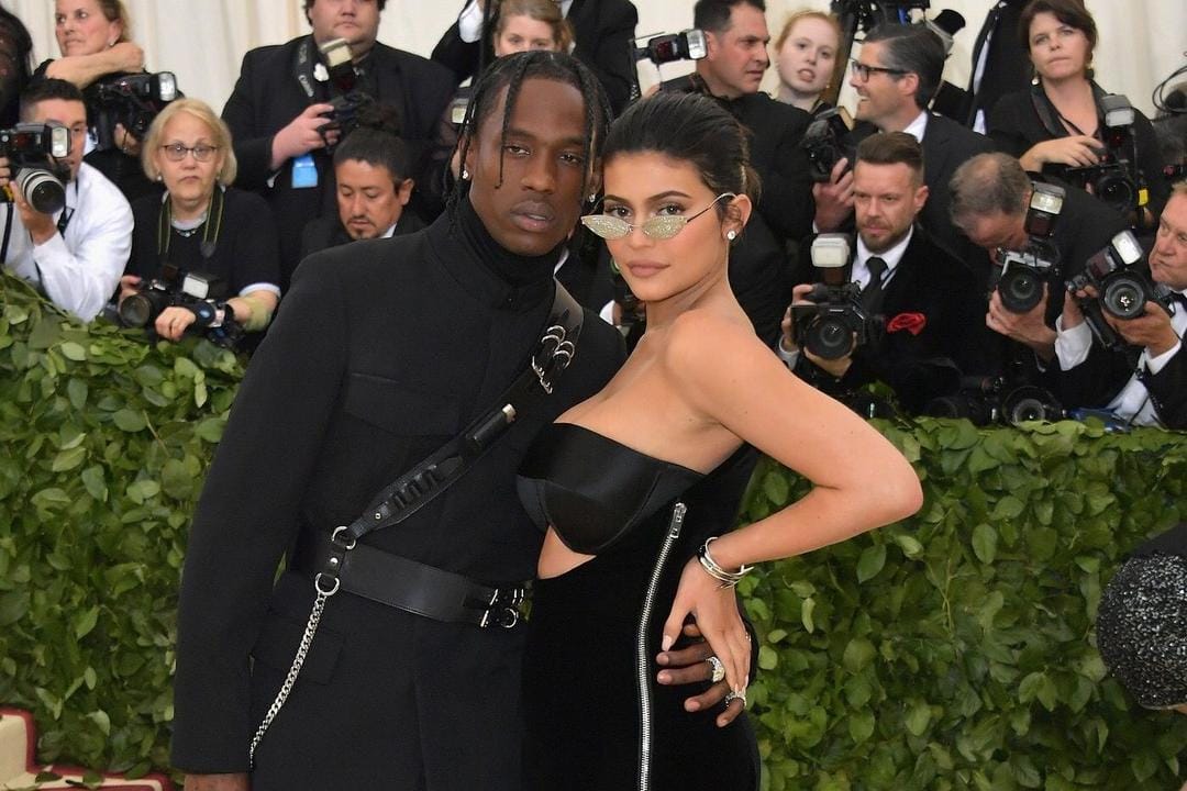 8 Fashion Couple Paling Viral Sepanjang Tahun 2018