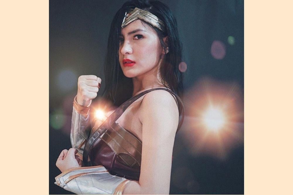 instagram.com/angelalee87