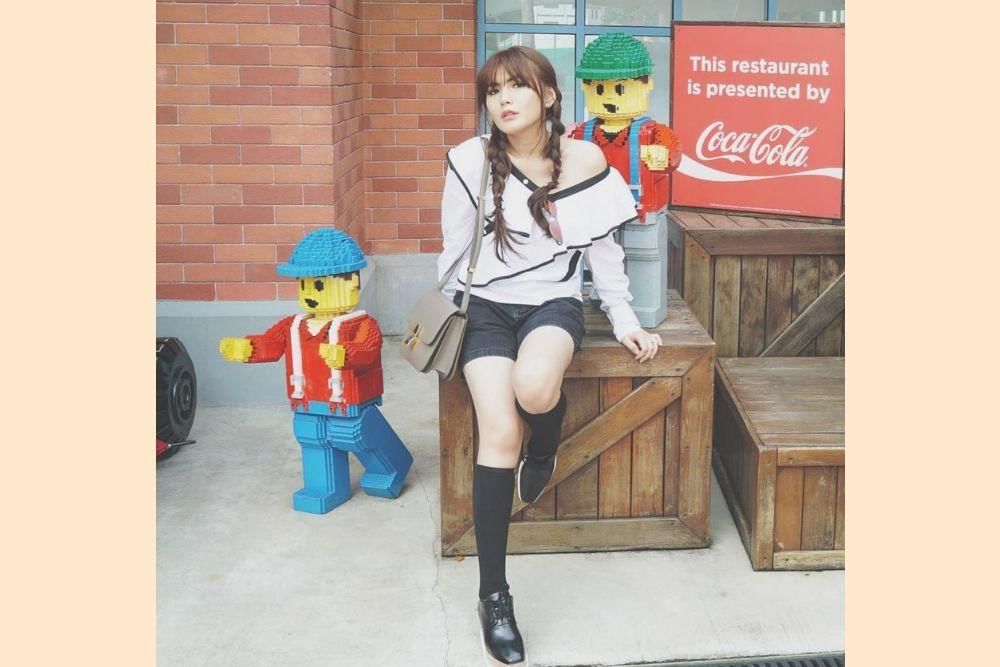 instagram.com/angelalee87