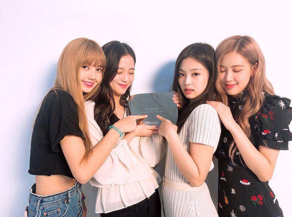 instagram.com/blackpinkofficial