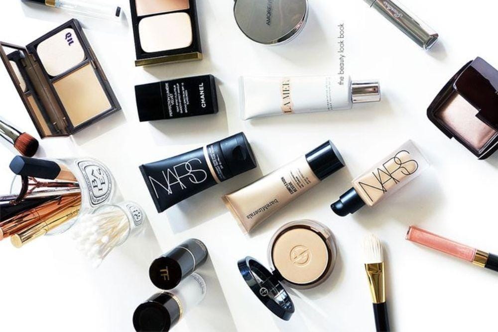 Tips Mudah Pakai Foundation agar Hasilnya Flawless
