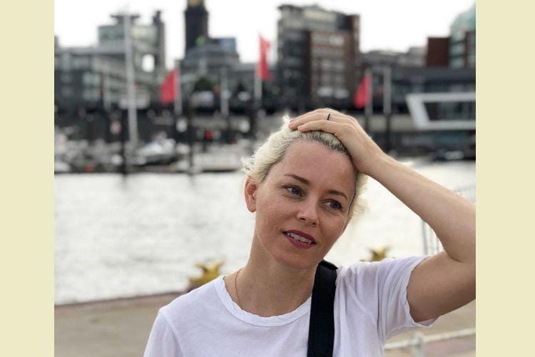 instagram.com/elizabethbanks
