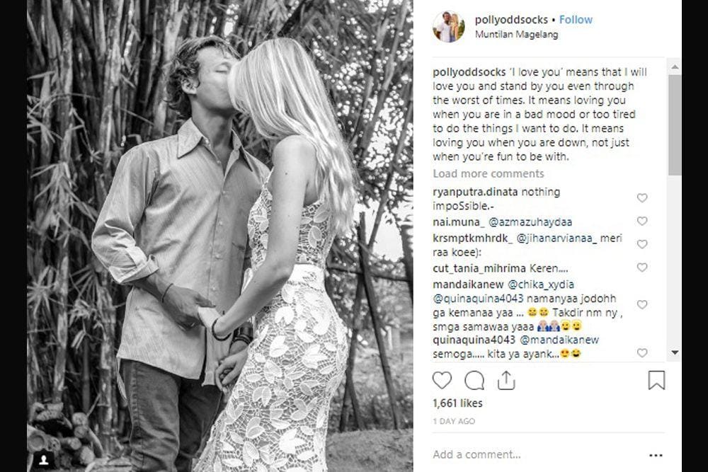 Instagram.com/pollyoddsocks