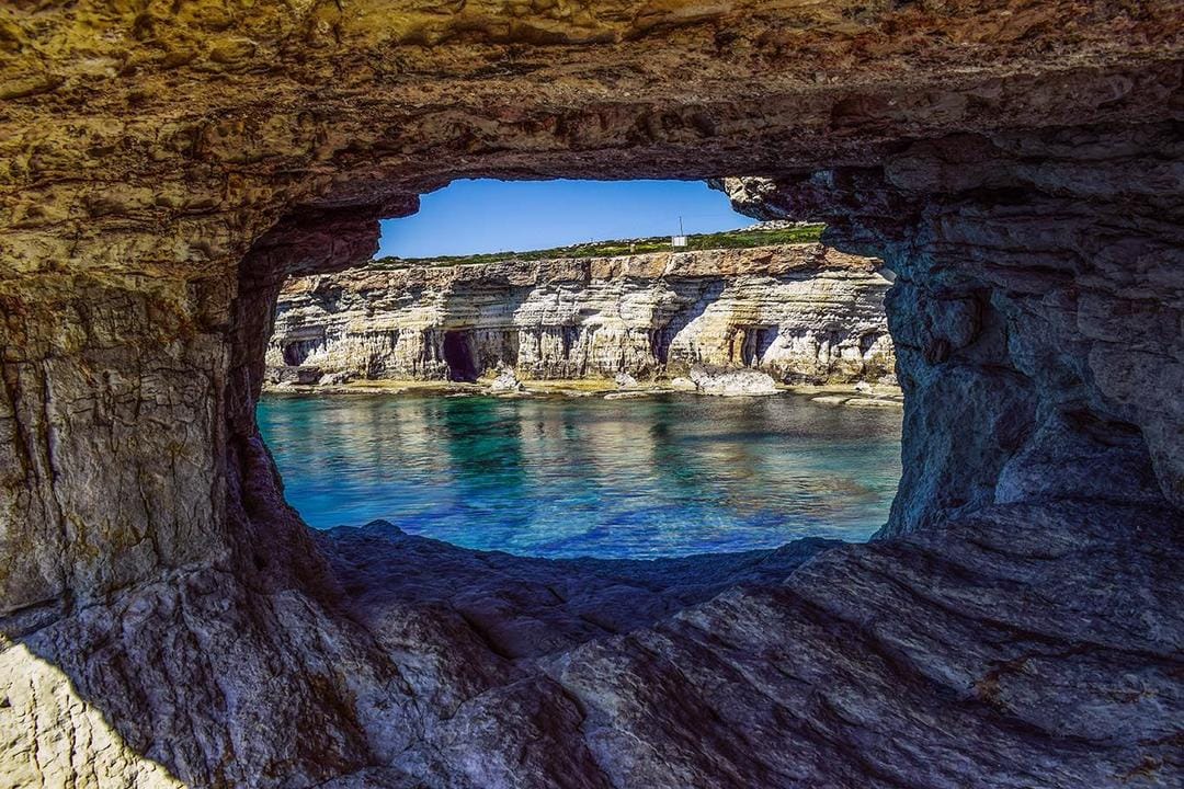Bosan dengan Pantai dan Gunung? Coba Kunjungi 7 Wisata Gua Alam Ini!